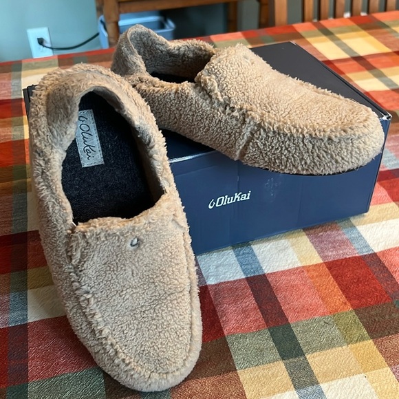 OluKai Sherpa slippers. Women’s size 7, color- sandbar (beige, tan) - Picture 1 of 6
